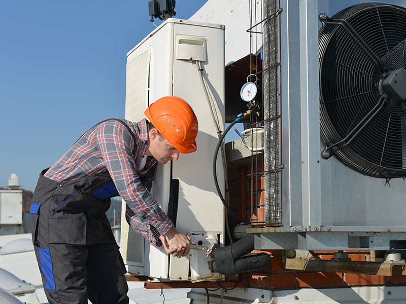 hvac technician repairing commercial hvac unit carroll gardens ny